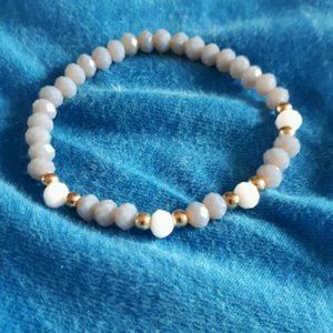 Armband aus Schmucksteinen